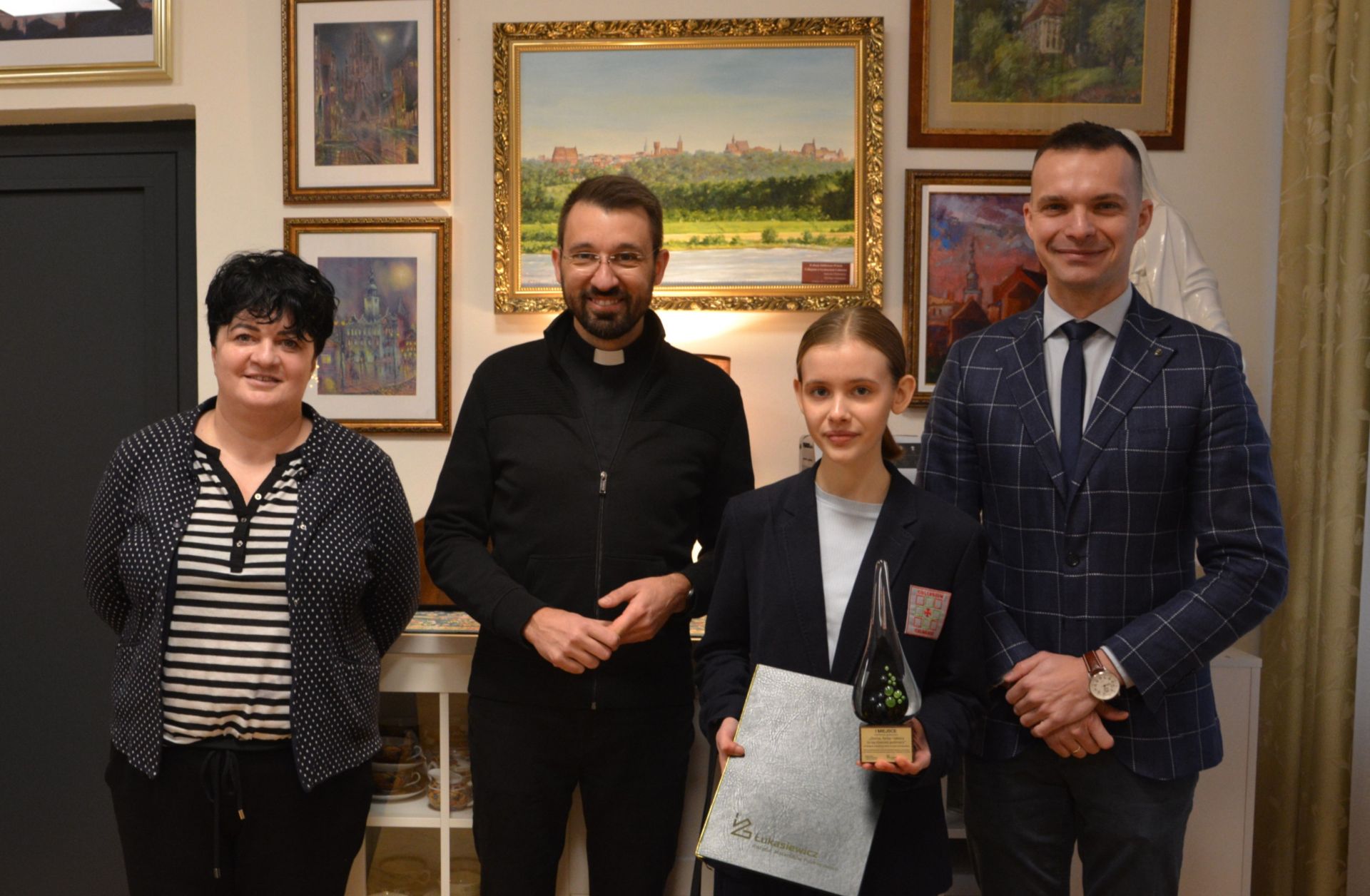 SUKCES NASZEJ LICEALISTKI W KONKURSIE PLASTYCZNYM!